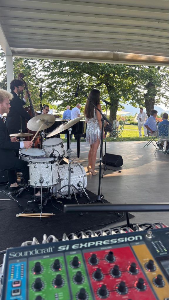eToro band eToro Band